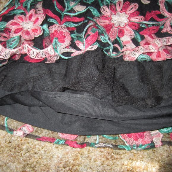 Forever 21 Embroidered Short Skirt - Picture 4 of 6